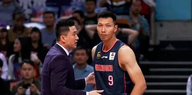 表哥刚才那么对叶辰，确实让她心里非常不满。